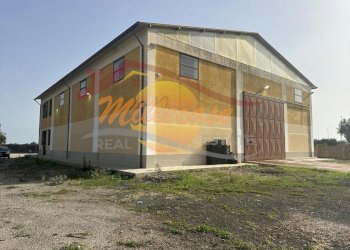 90e5d2eb-ff09-486c-99d4-a7fa82efa107.jpeg - Locale Commerciale Via Elorina, Siracusa - foto 12