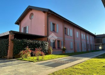Villa a Schiera Via Giuseppe Mazzini, Corbetta - foto 1