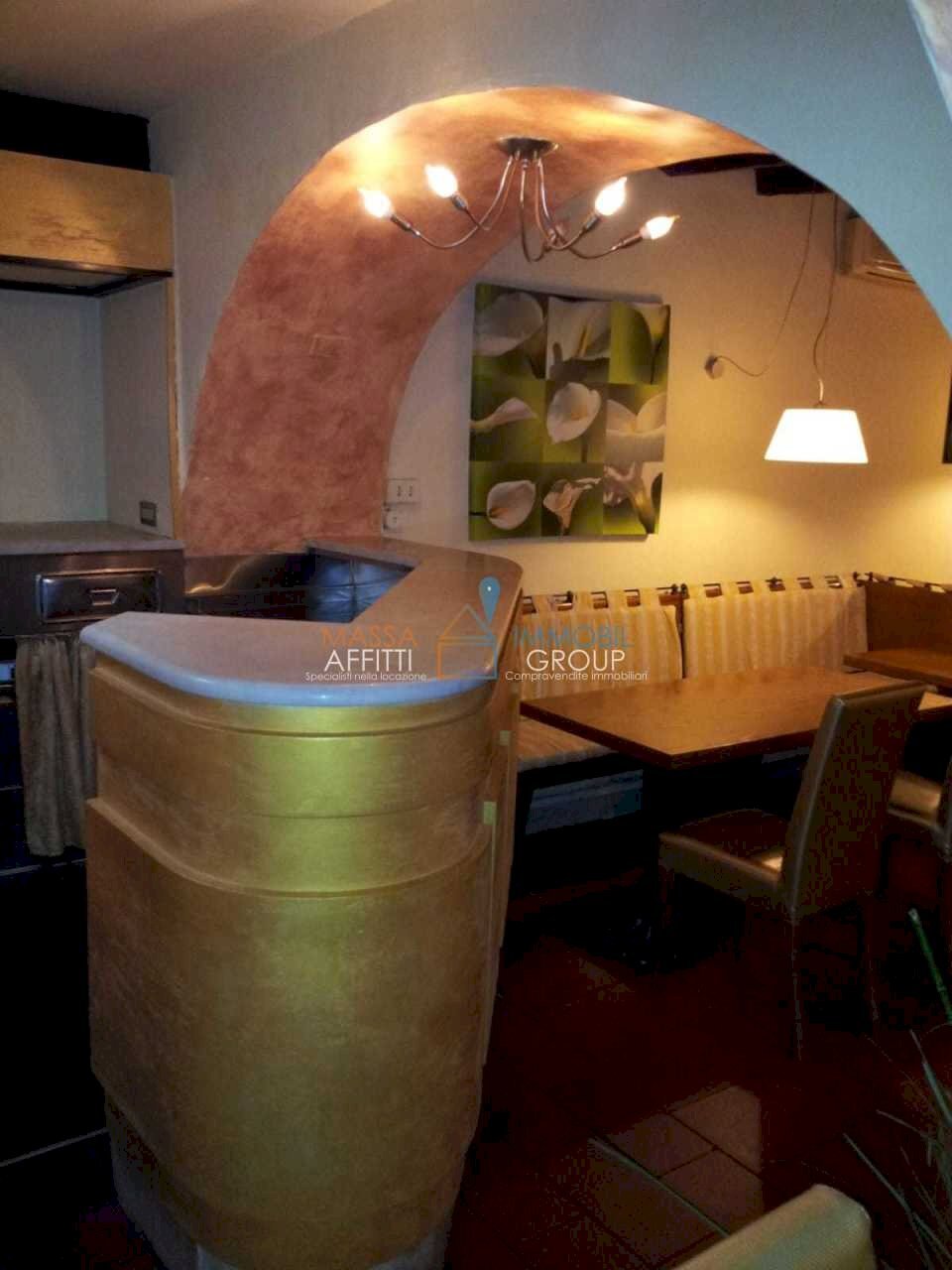 WhatsApp Image 2022-10-12 at 17.24.58.jpeg - Locale Commerciale Piazza delle Erbe 15, Carrara - foto 3