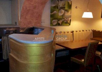 WhatsApp Image 2022-10-12 at 17.24.58.jpeg - Locale Commerciale Piazza delle Erbe 15, Carrara - foto 3