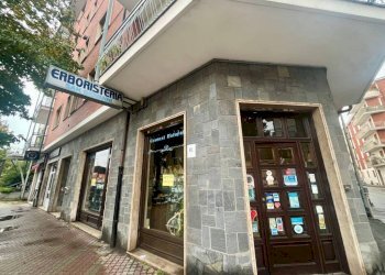 Facciata - Attività Commerciale via Torino, 25, Carmagnola - foto 2