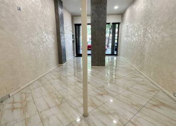 Interno palazzo - Negozio corso Siracusa, 154, Torino (zona Santa Rita) - foto 3