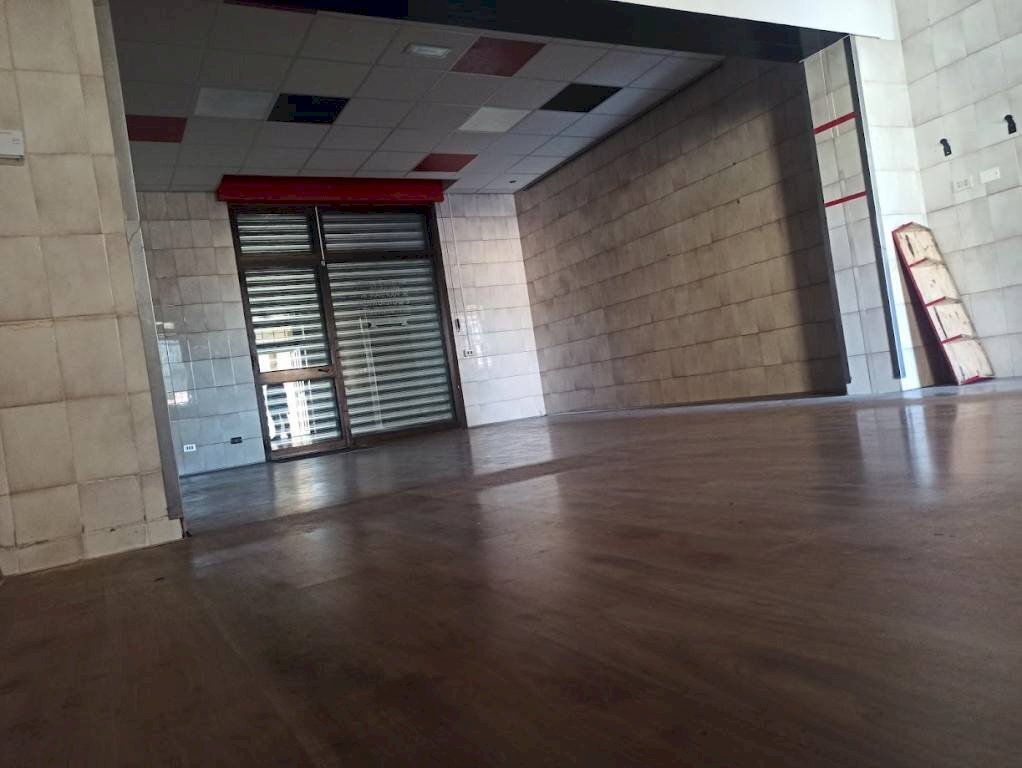 Vista - Negozio via 23 Marzo, 37, Novara (zona Porta Mortara) - foto 1