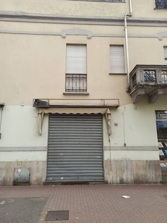 Facciata - Negozio via 23 Marzo, 37, Novara (zona Porta Mortara) - foto 2