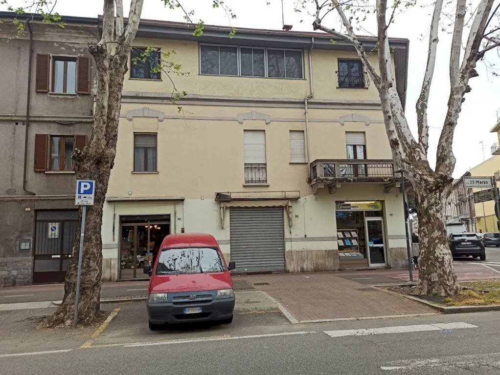 Facciata - Negozio via 23 Marzo, 37, Novara (zona Porta Mortara) - foto 3