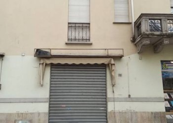 Facciata - Negozio via 23 Marzo, 37, Novara (zona Porta Mortara) - foto 2
