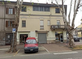 Facciata - Negozio via 23 Marzo, 37, Novara (zona Porta Mortara) - foto 3