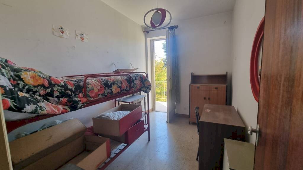 Camera da letto - Trilocale via Andrea De Litio, 5, L'Aquila - foto 3