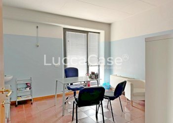 Office Lucca (neighborhood Sant'Anna) - photo 1