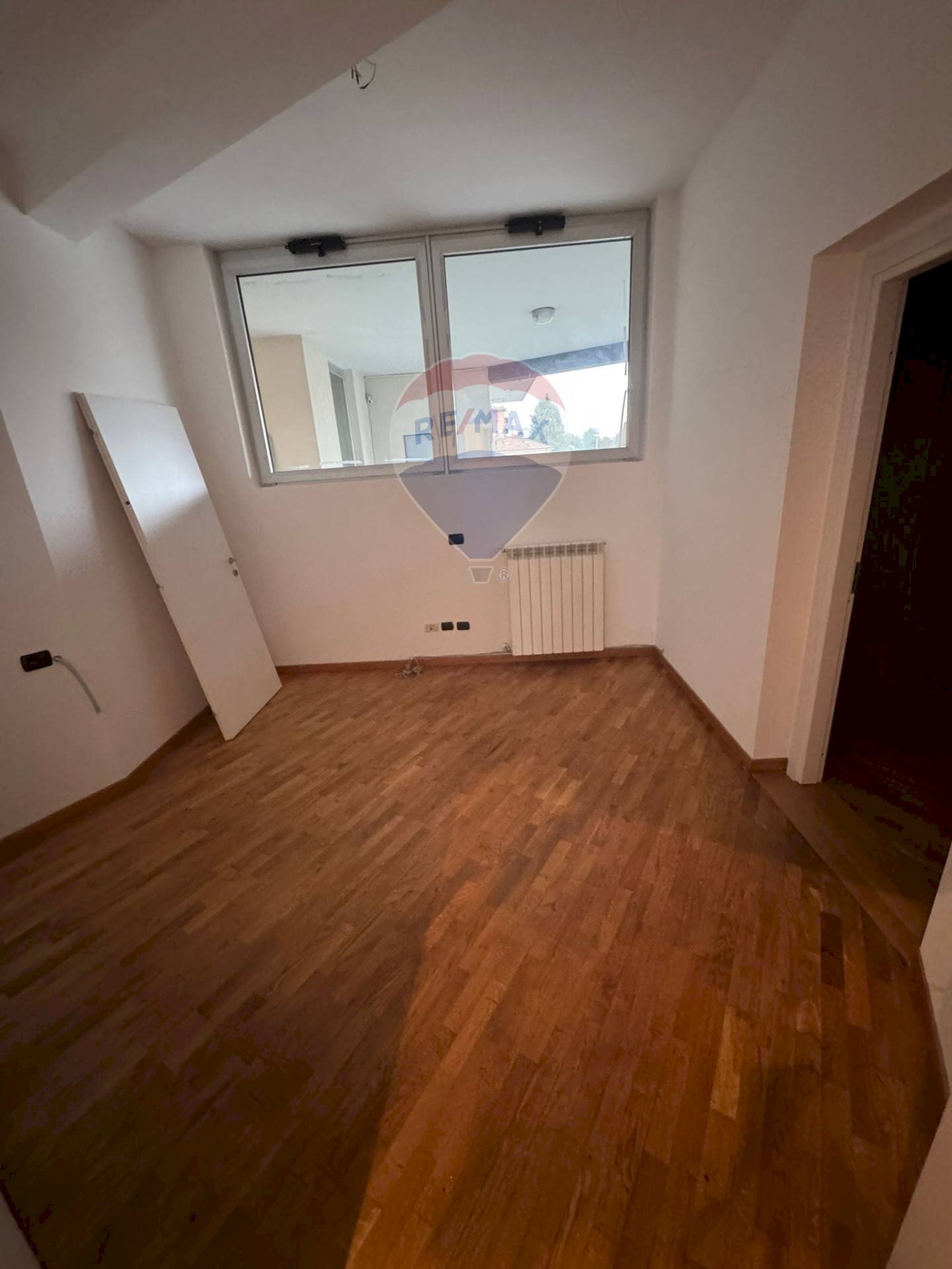 Office Via Pier Francesco Mola, Milano (neighborhood Certosa) - photo 1