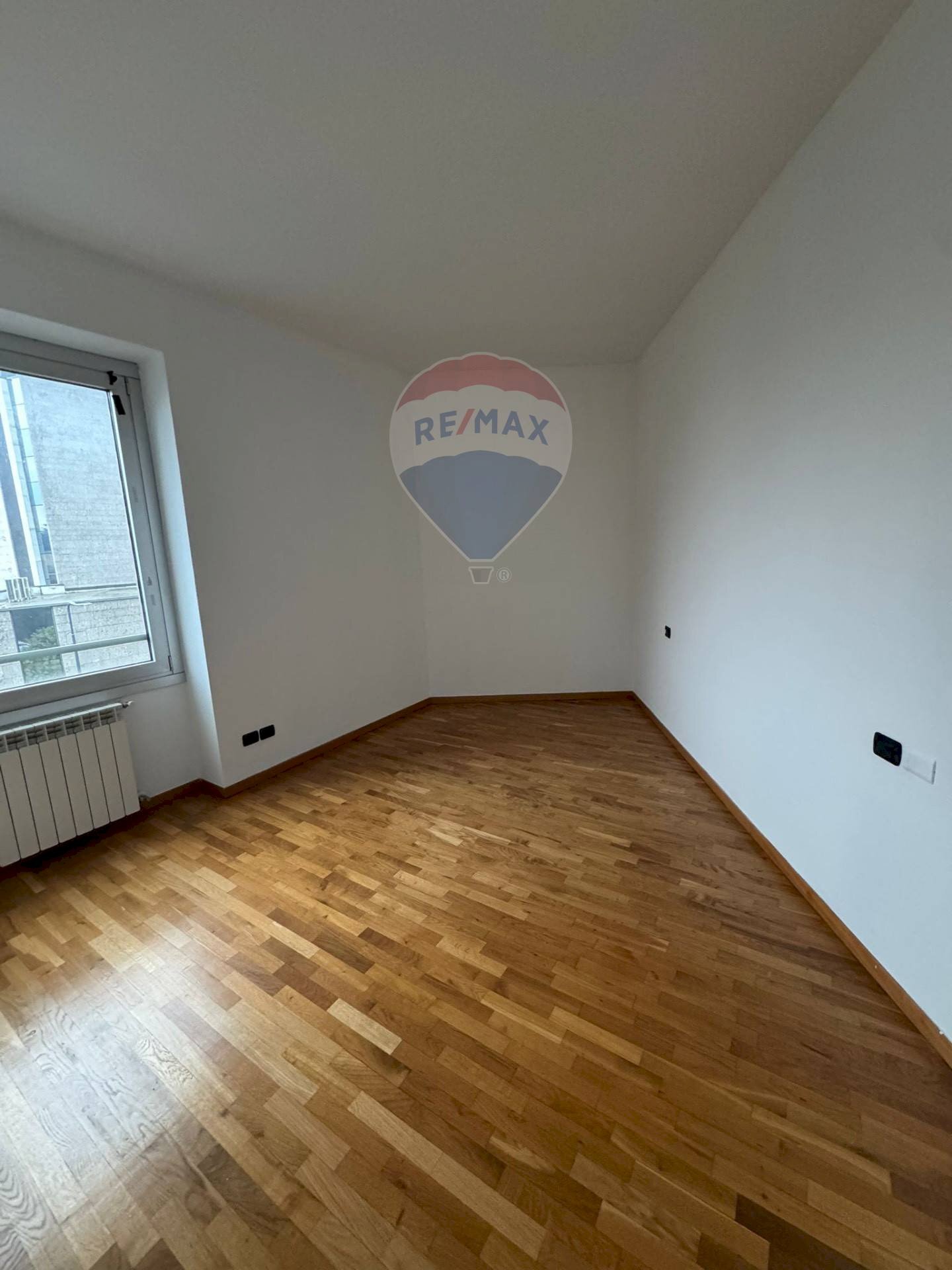 Office Via Pier Francesco Mola, Milano (neighborhood Certosa) - photo 2