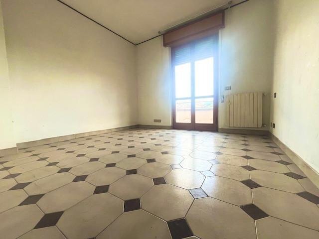 1267879-hpq59c.jpg - Apartment Piazza Dino Ricchetti 2, Sarzana - photo 1