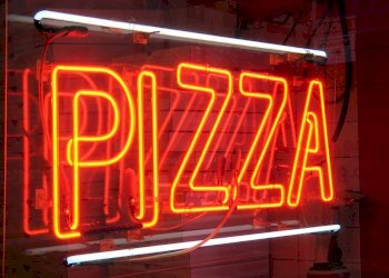 insegna_led_bass.jpg - Pizzeria Anagni - foto 3