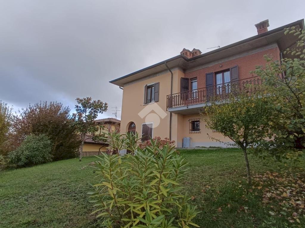 Villa Via Montecchio, Baiso - foto 1