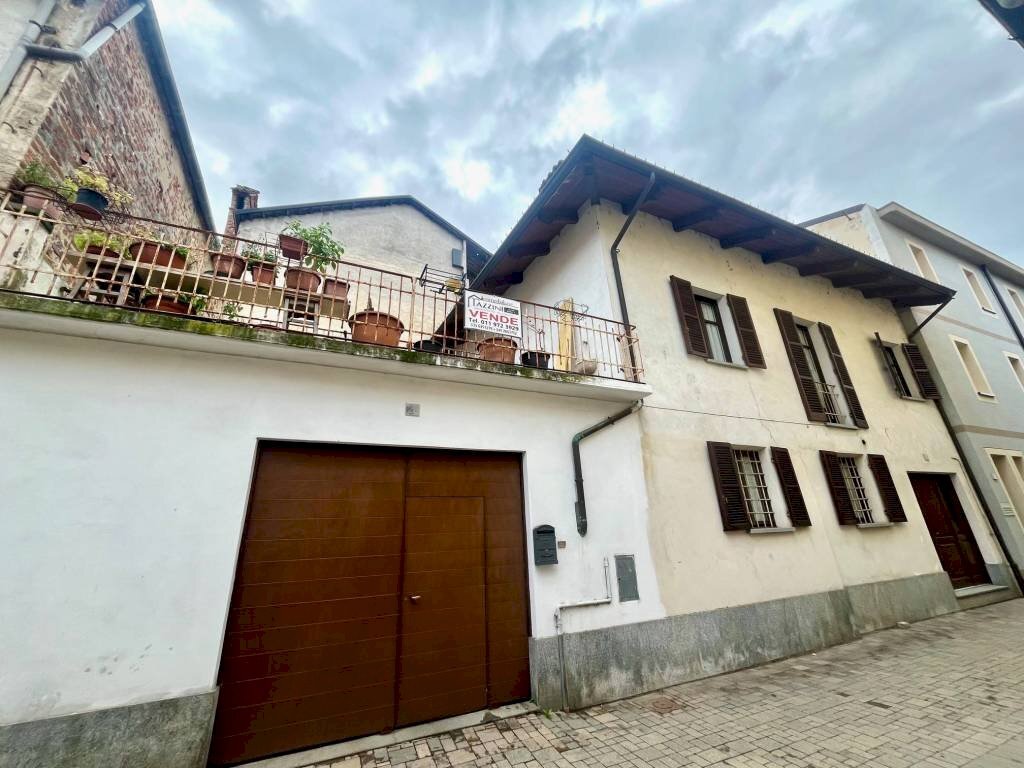 Facciata - Villa via Spanzotti, 21, Carmagnola - foto 1