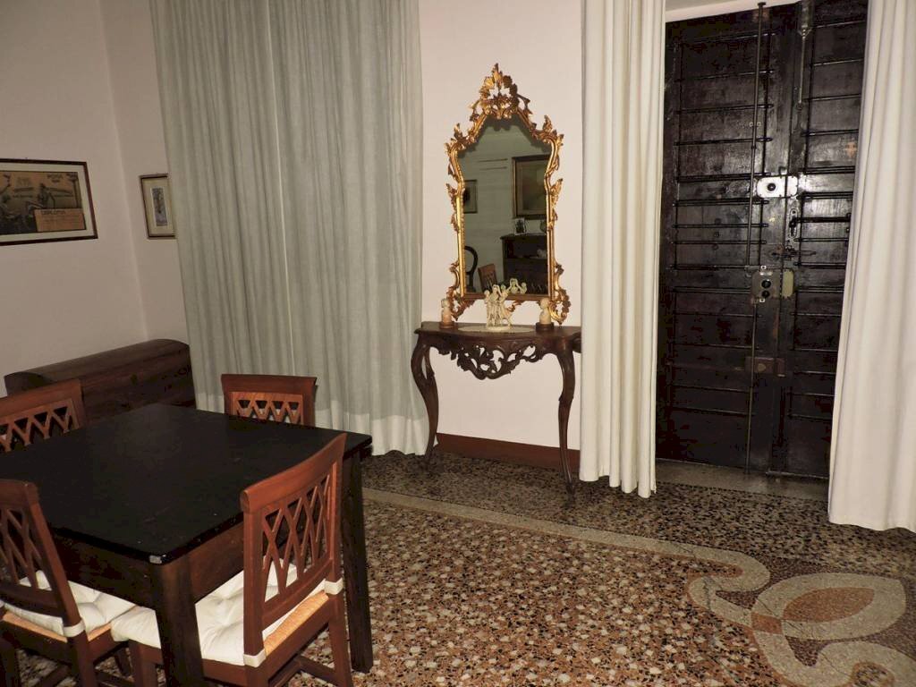 Ingresso - Appartamento piazza Nicolò Montano, 2a, Genova (zona Sampierdarena) - foto 2