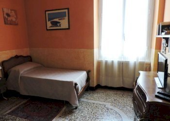 Camera da letto - Appartamento piazza Nicolò Montano, 2a, Genova (zona Sampierdarena) - foto 15