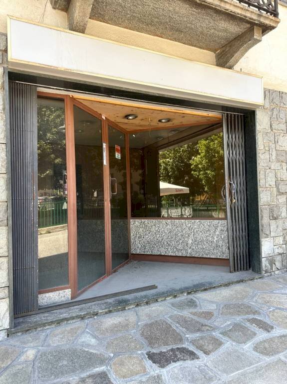 Facciata - Negozio via G. F. Medail, 98, Bardonecchia - foto 2