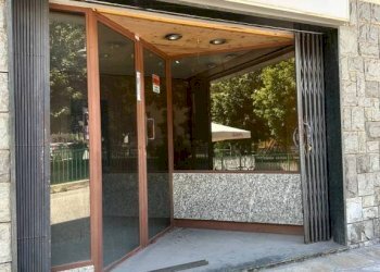 Facciata - Negozio via G. F. Medail, 98, Bardonecchia - foto 2