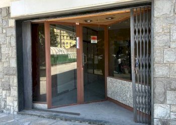 Facciata - Negozio via G. F. Medail, 98, Bardonecchia - foto 4