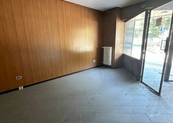 Stanza non arredata - Negozio via G. F. Medail, 98, Bardonecchia - foto 7