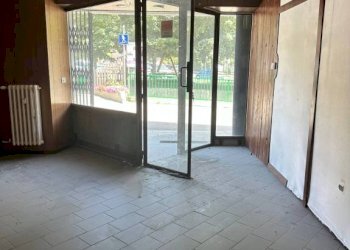 Stanza non arredata - Negozio via G. F. Medail, 98, Bardonecchia - foto 8