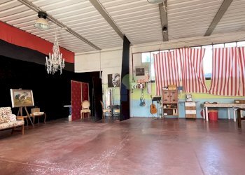 interno capannone - Locale Commerciale Via dell'INdustria 22, Rosignano Marittimo - foto 3