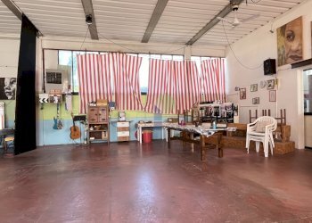 interno capannone - Locale Commerciale Via dell'INdustria 22, Rosignano Marittimo - foto 5