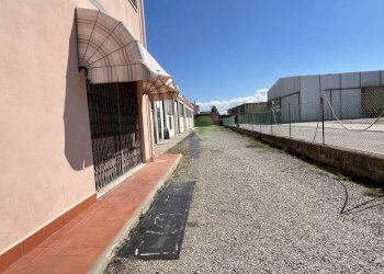 piazzale - Locale Commerciale Via dell'INdustria 22, Rosignano Marittimo - foto 7