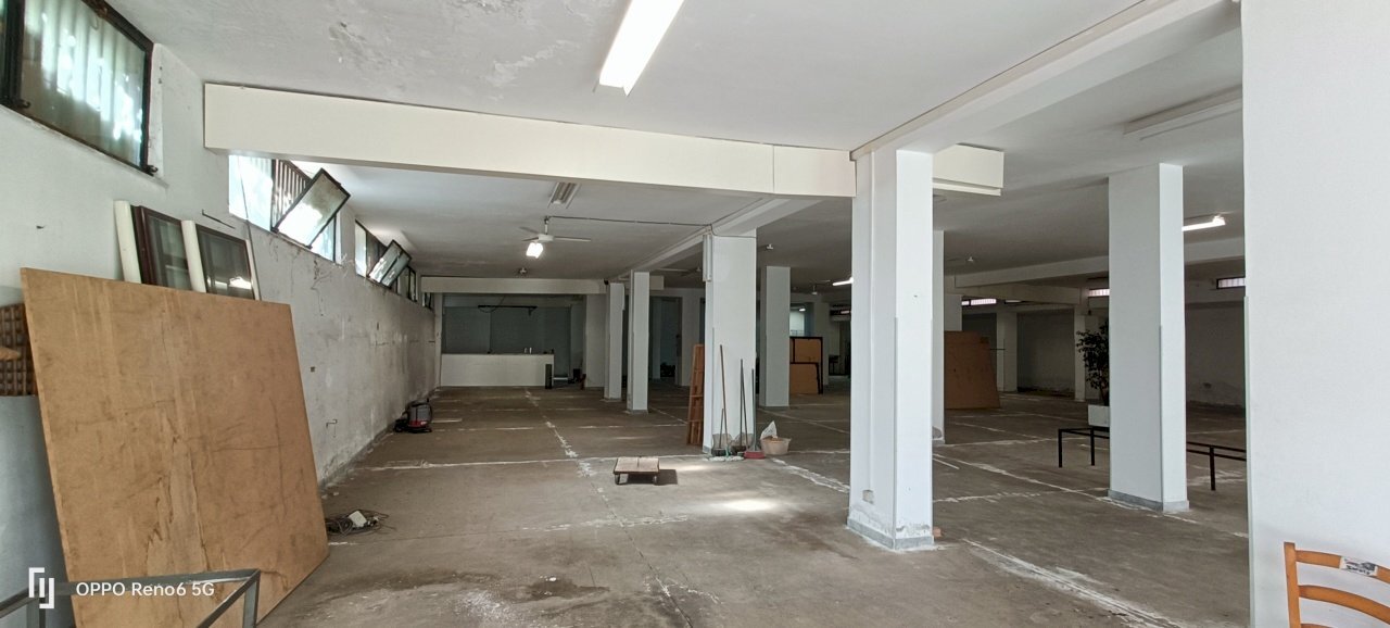 IMG20241026105534.jpg - Magazzino Via del Progresso, Lamezia Terme - foto 2