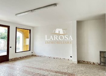 4.jpg - Four-room apartment Vernole - photo 28