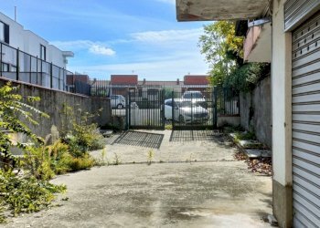 IMG20241026110739.jpg - Magazzino Via del Progresso, Lamezia Terme - foto 2