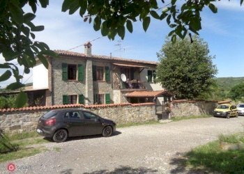 21af8c3d7ed9ee4667fbe8c3f7c8f1e3.jpg - Villa Fornovo di Taro - foto 1