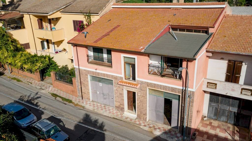 Facciata - Villa via Raffaello Delogu, Ittiri - foto 2