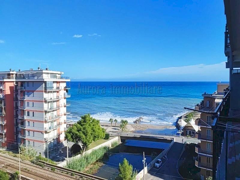 Three-room apartment Corso 4 Novembre, Borghetto Santo Spirito - photo 1