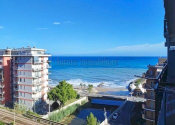 Three-room apartment Corso 4 Novembre, Borghetto Santo Spirito - photo 1