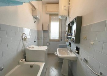 Three-room apartment Corso 4 Novembre, Borghetto Santo Spirito - photo 19
