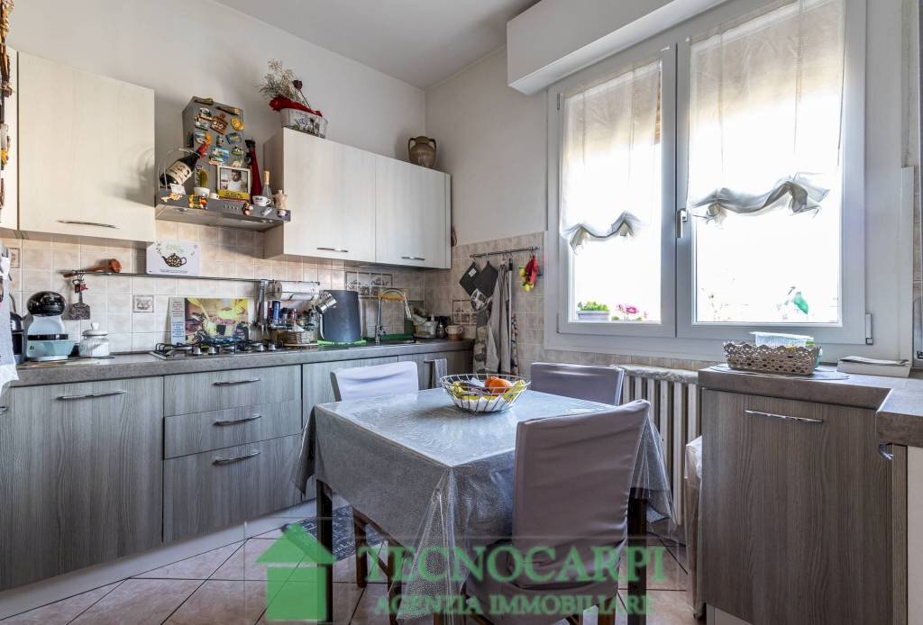 Cucina - Trilocale via Alcide De Gasperi, Carpi - foto 2
