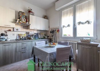 Cucina - Trilocale via Alcide De Gasperi, Carpi - foto 2