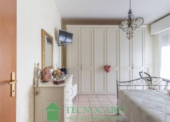 Camera da letto - Three-room apartment via Alcide De Gasperi, Carpi - photo 37