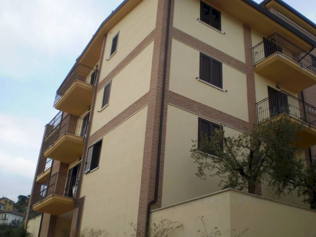 Facciata - Trilocale via Cesare Battisti, 11, San Nazzaro - foto 3