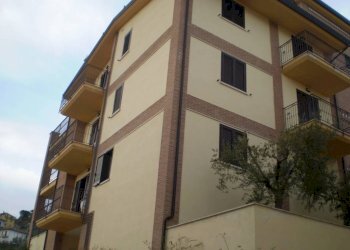 Facciata - Trilocale via Cesare Battisti, 11, San Nazzaro - foto 3