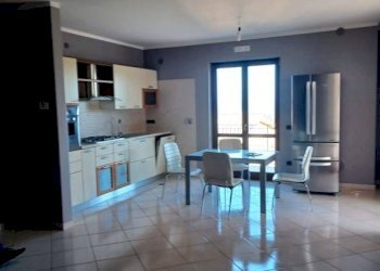 Salone - Trilocale via Cesare Battisti, 11, San Nazzaro - foto 5