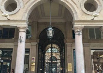 Facciata - Magazzino via Eleonora Duse, Torino (zona Centro) - foto 15