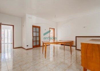 soggiorno/pranzo - Quadrilocale Viale Japigia 42, Bari - foto 5