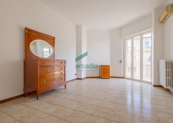 soggiorno - Quadrilocale Viale Japigia 42, Bari - foto 12