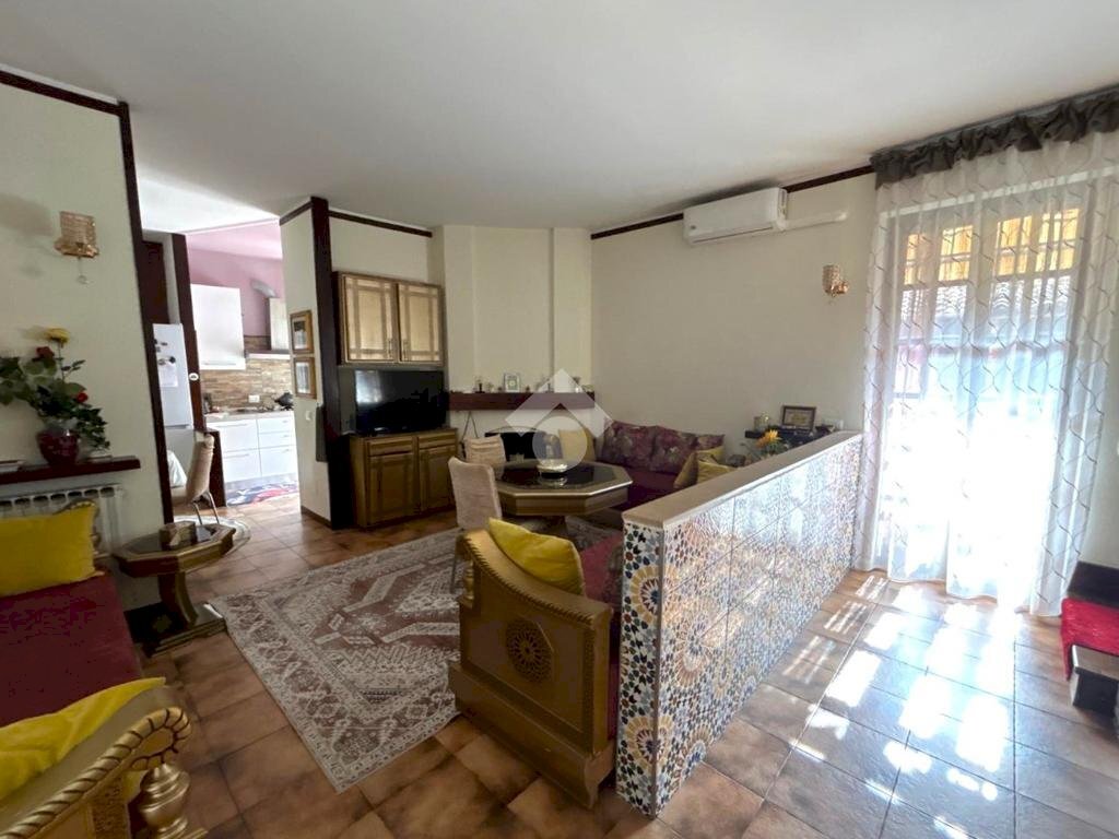 Casa semi indipendente Via Giuseppe Garibaldi, Trecate - foto 2