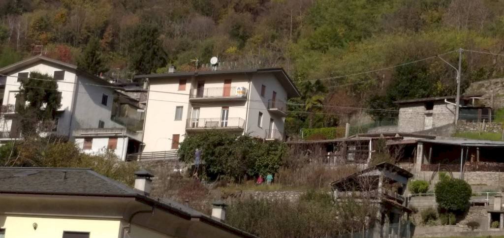 Facciata - Villa via Giardini, Berbenno di Valtellina - foto 2