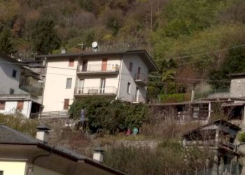 Facciata - Villa via Giardini, Berbenno di Valtellina - foto 1
