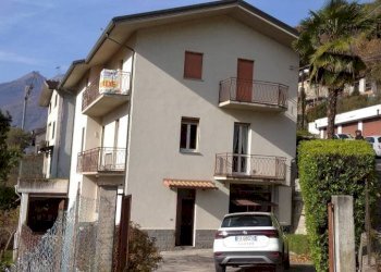 Facciata - Villa via Giardini, Berbenno di Valtellina - foto 1